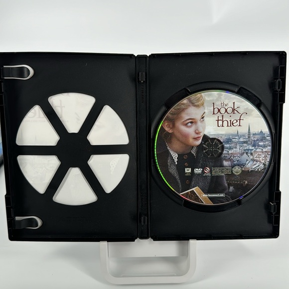 The Book Thief. Emily Watson. Geoffrey Rush. Sophie Nelisse. - Picture 4 of 4